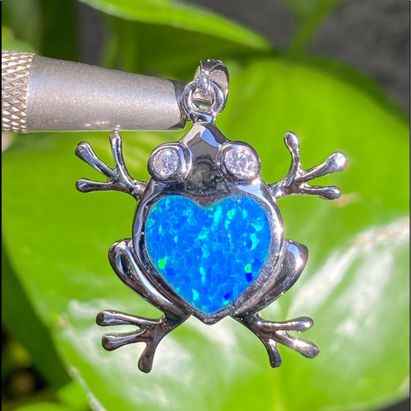 NWOT 925 sterling silver opal frog pendant 🐸 - Picture 3 of 13